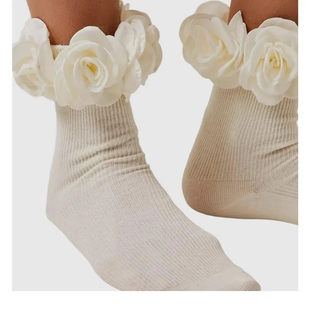 High Heel Jungle Ring a Rosie Socks Ivory Rose Cuff